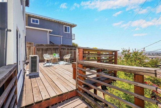 7301 Hillmont Dr, Oakland, CA 94605