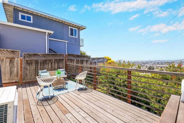 7301 Hillmont Dr, Oakland, CA 94605