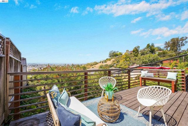 7301 Hillmont Dr, Oakland, CA 94605