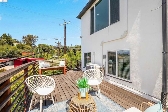 7301 Hillmont Dr, Oakland, CA 94605