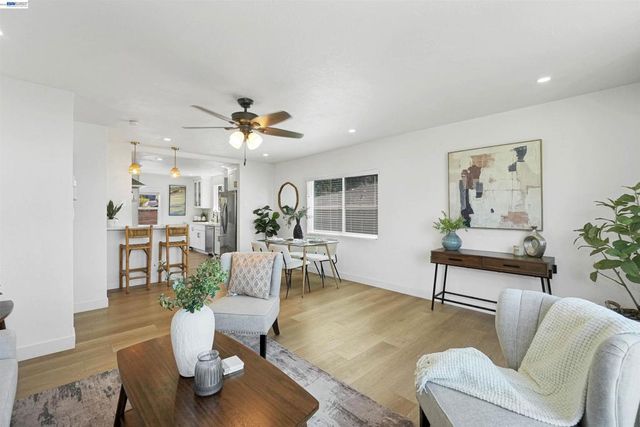 7301 Hillmont Dr, Oakland, CA 94605
