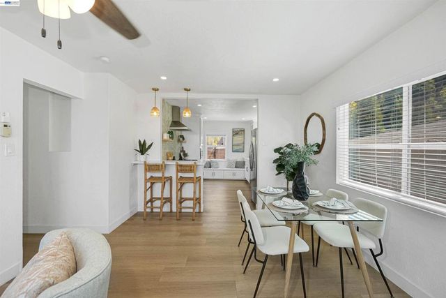 7301 Hillmont Dr, Oakland, CA 94605