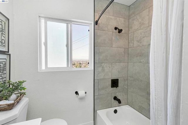 7301 Hillmont Dr, Oakland, CA 94605