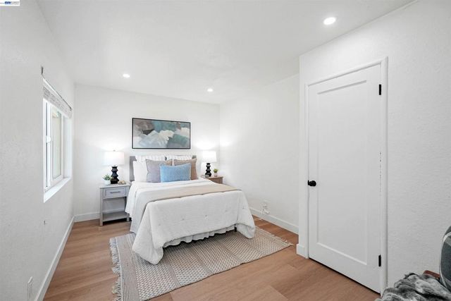 7301 Hillmont Dr, Oakland, CA 94605