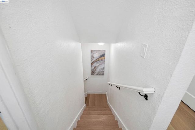 7301 Hillmont Dr, Oakland, CA 94605