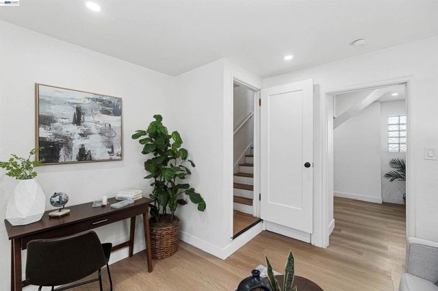 7301 Hillmont Dr, Oakland, CA 94605