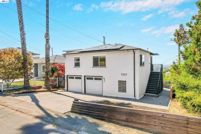 7301 Hillmont Dr, Oakland, CA 94605