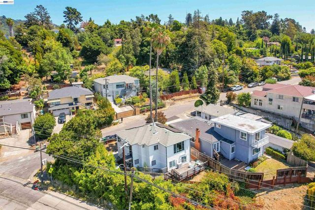 7301 Hillmont Dr, Oakland, CA 94605