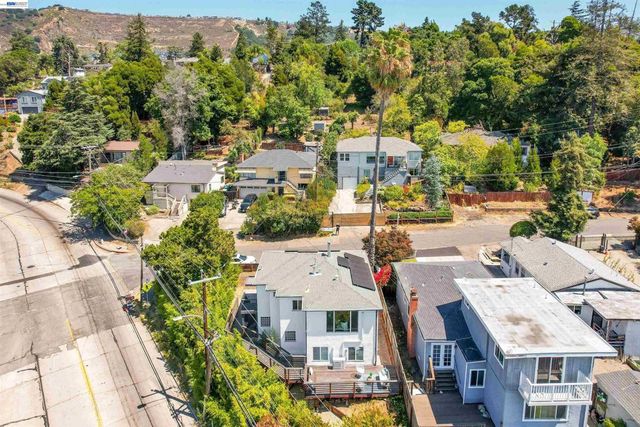 7301 Hillmont Dr, Oakland, CA 94605