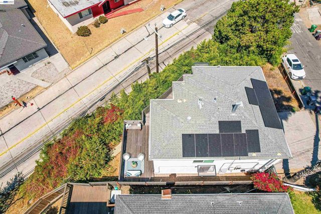 7301 Hillmont Dr, Oakland, CA 94605