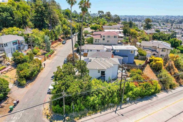 7301 Hillmont Dr, Oakland, CA 94605