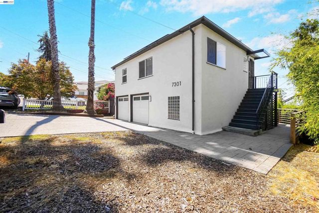 7301 Hillmont Dr, Oakland, CA 94605