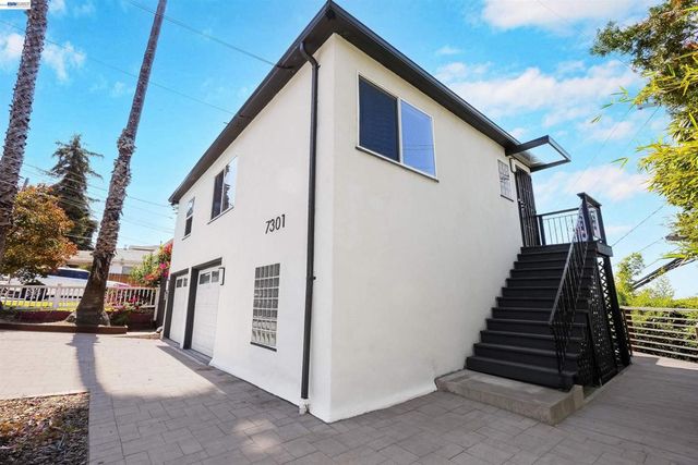 7301 Hillmont Dr, Oakland, CA 94605