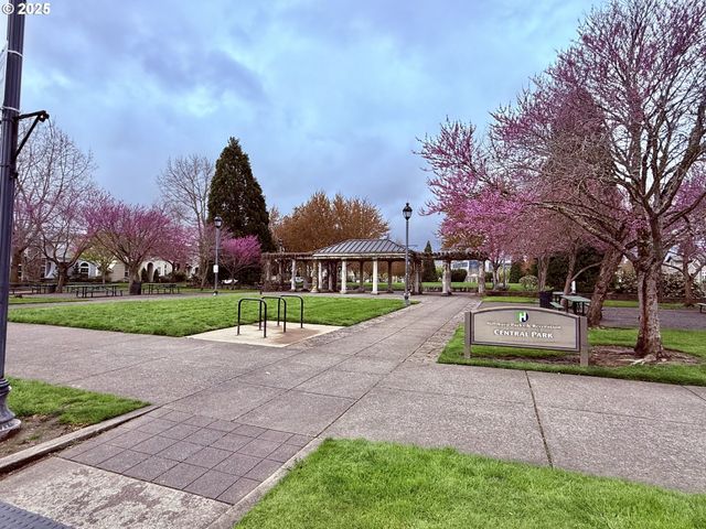 1894 Ne ASHBERRY Dr, Hillsboro, OR 97124