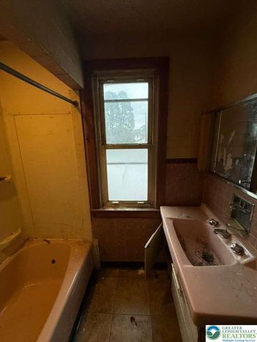 352 South 1st Street, Bangor Boro, PA 18013