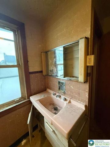 352 South 1st Street, Bangor Boro, PA 18013