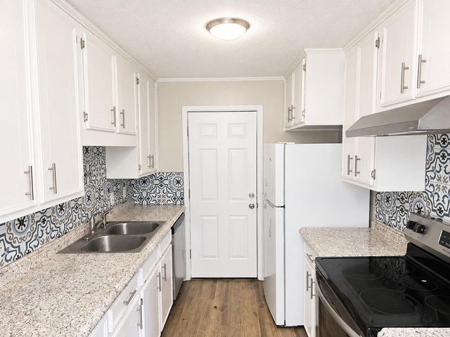 1107 9th Avenue N, Texas City, TX 77590