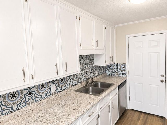 1107 9th Avenue N, Texas City, TX 77590