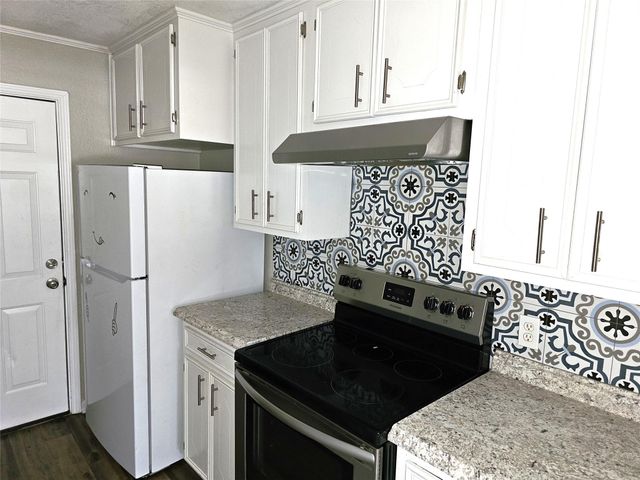 1107 9th Avenue N, Texas City, TX 77590