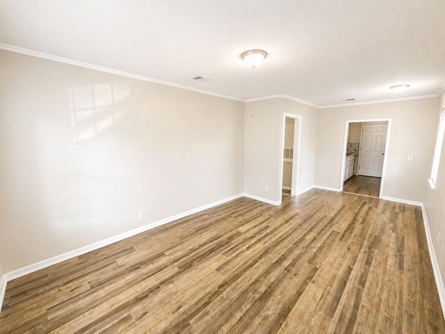 1107 9th Avenue N, Texas City, TX 77590