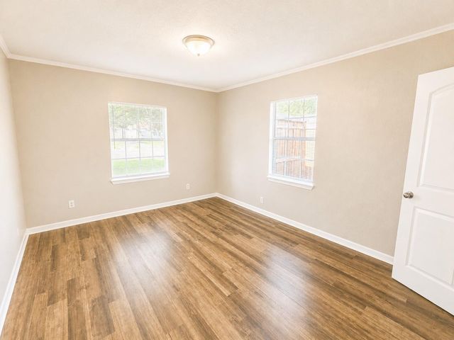 1107 9th Avenue N, Texas City, TX 77590
