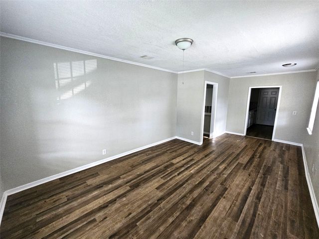 1107 9th Avenue N, Texas City, TX 77590