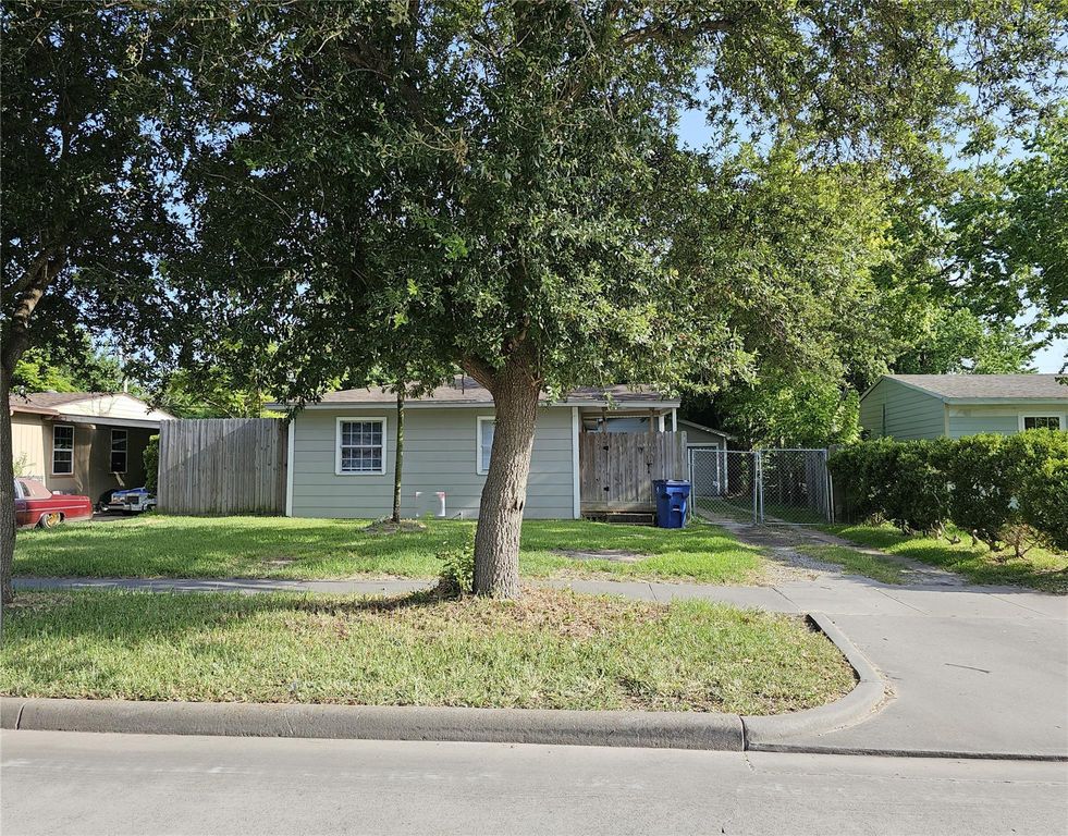 1107 9th Avenue N, Texas City, TX 77590