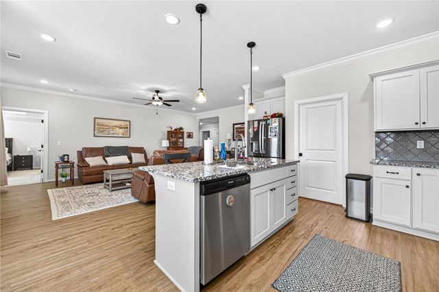 1201 Greendale Avenue, Lowell, AR 72745