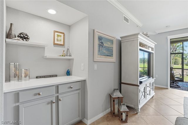 9844 Venezia CIR 711, Naples, FL 34113