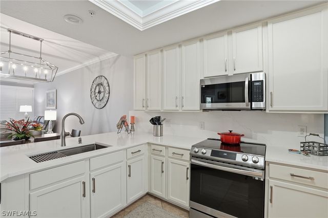 9844 Venezia CIR 711, Naples, FL 34113