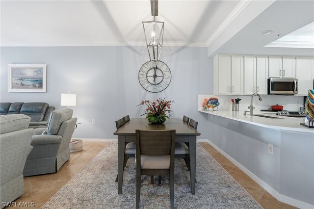 9844 Venezia CIR 711, Naples, FL 34113