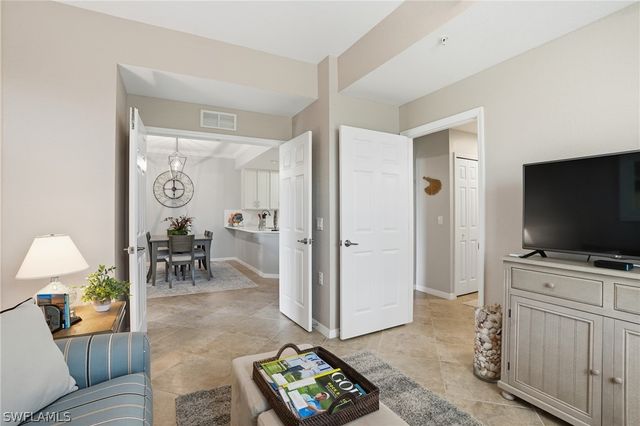 9844 Venezia CIR 711, Naples, FL 34113