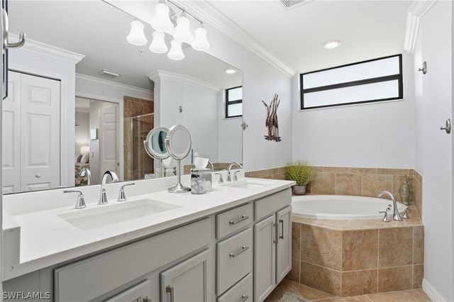 9844 Venezia CIR 711, Naples, FL 34113