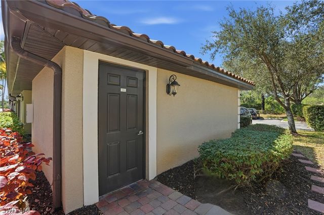 9844 Venezia CIR 711, Naples, FL 34113