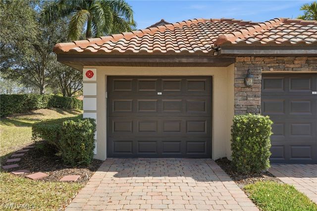 9844 Venezia CIR 711, Naples, FL 34113