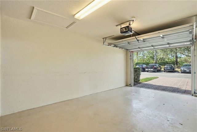 9844 Venezia CIR 711, Naples, FL 34113