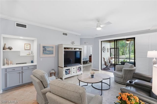 9844 Venezia CIR 711, Naples, FL 34113