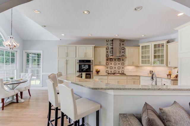 6560 Pond View Court, Clermont, GA 30527