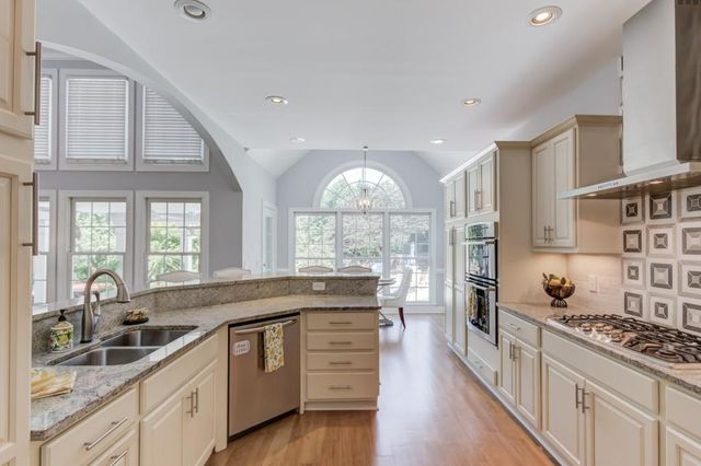 6560 Pond View Court, Clermont, GA 30527