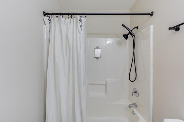 6560 Pond View Court, Clermont, GA 30527