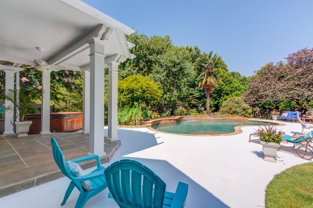 6560 Pond View Court, Clermont, GA 30527