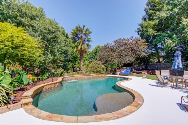 6560 Pond View Court, Clermont, GA 30527