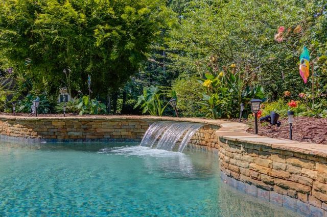 6560 Pond View Court, Clermont, GA 30527