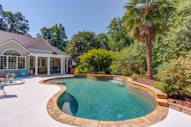 6560 Pond View Court, Clermont, GA 30527