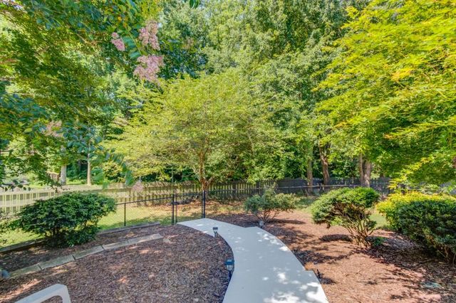 6560 Pond View Court, Clermont, GA 30527