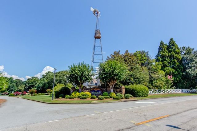 6560 Pond View Court, Clermont, GA 30527