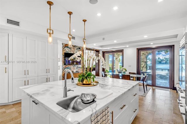 1398 Bay Dr, Miami Beach, FL 33141