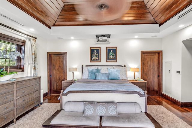 1398 Bay Dr, Miami Beach, FL 33141