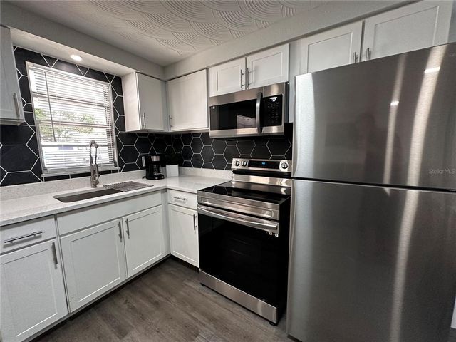 38750 & 38752 2ND AVENUE, Zephyrhills, FL 33542