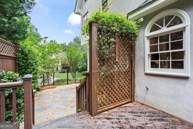105 Crestwicke Trace, Atlanta, GA 30319